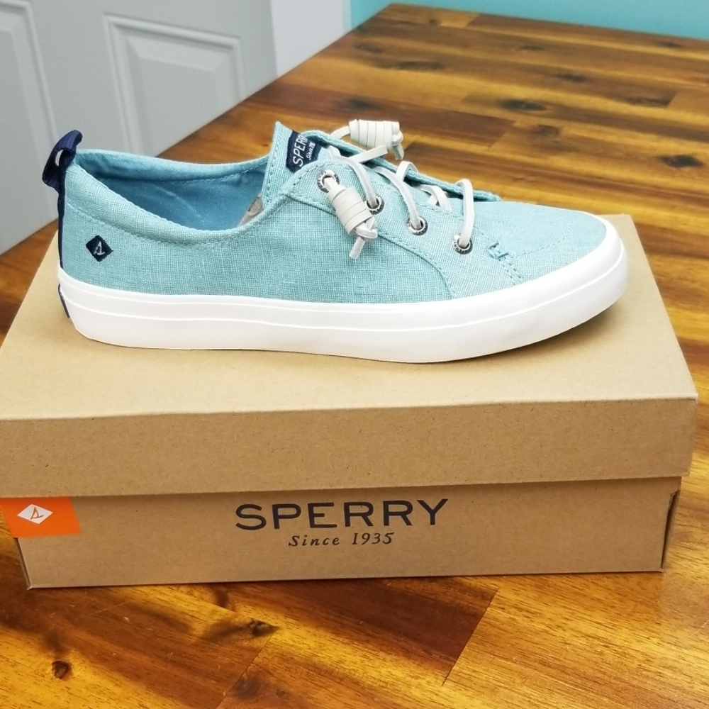 Crest Vibe Sneakers